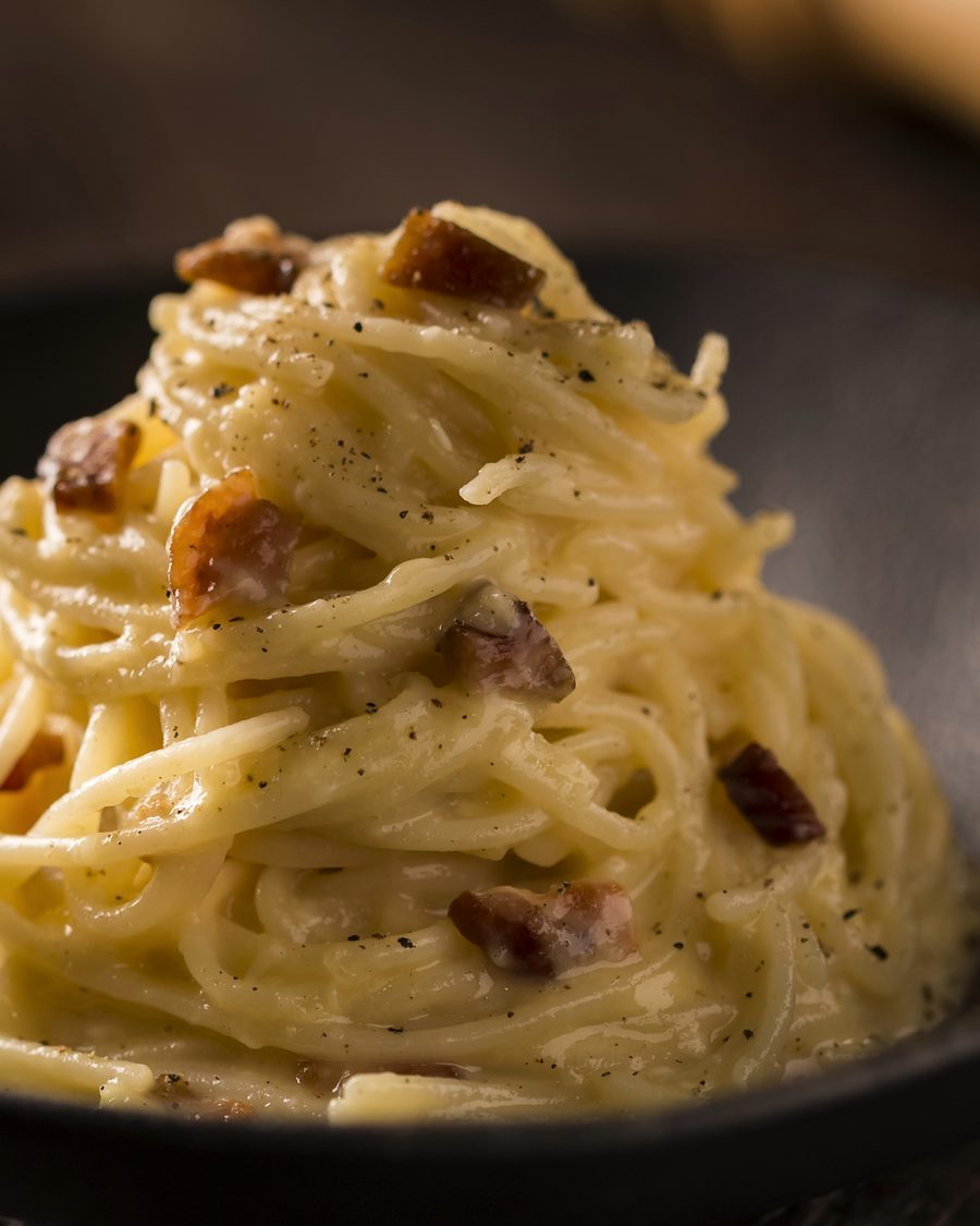 Un piatto di spaghetti alla carbonara